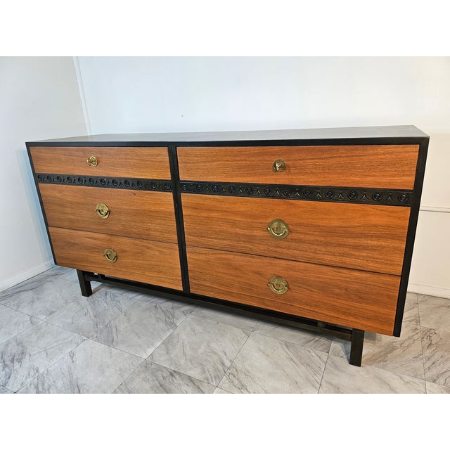 1970s Walnut Dresser For Sale In Los Angeles - Image 6 of 12