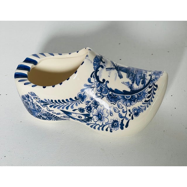 Vintage Handpainted Holland Delft ceramic shoe in cobalt blue as a Catchall ashtray or planter.