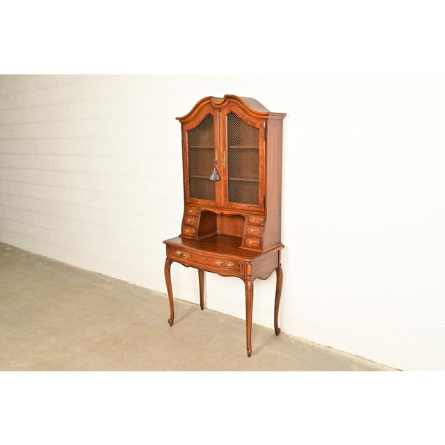 An exceptional French Provincial Louis XV style secretary desk with bookcase hutch By Thomasville USA, Circa 1980s Carved...