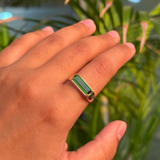 2.19 Carat Certified Green Tourmaline Baguette Ring in 18k Solid Gold Size 6.5 For Sale - Image 10 of 15
