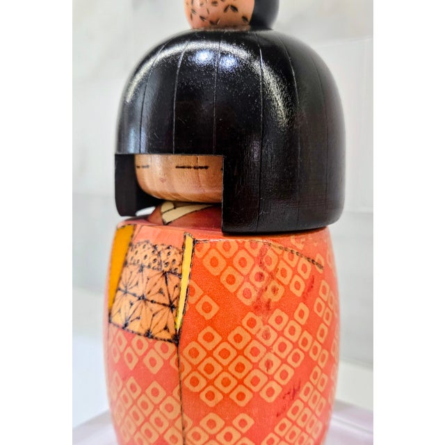 Vintage Sosaku Japanese Kokeshi Doll, Signed, Orange Geometric Kimono For Sale In Dallas - Image 6 of 9