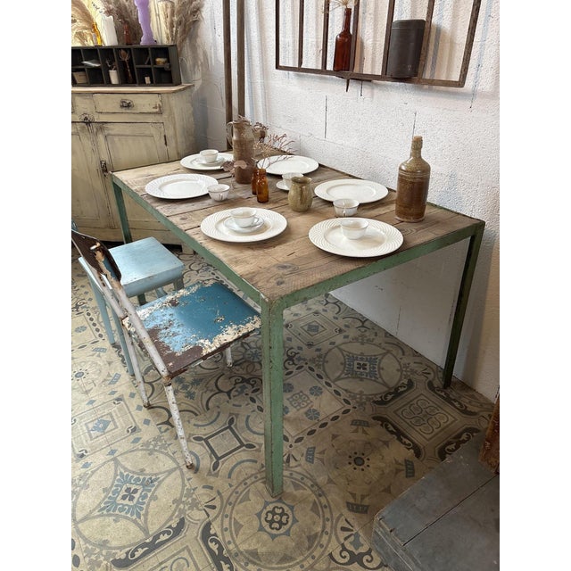 Metal and Wood Dining Table, 1950s, in Good conditions. Designed 1950 to 1959