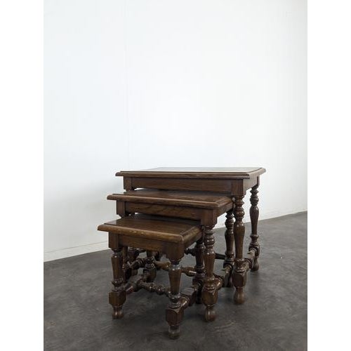 Vintage Rustic Oak Nesting Tables, Set of 3, in Very Good conditions. Designed 1980 to 1989