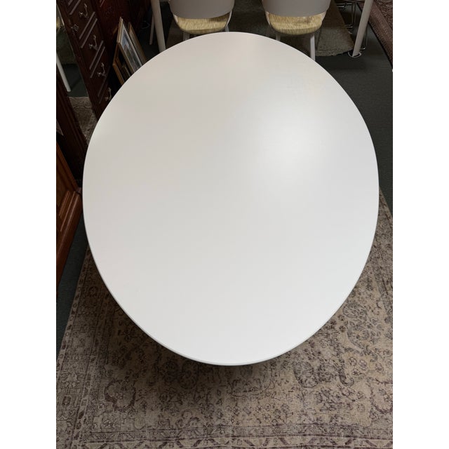 Mid-Century Modern Knoll Studio Saarinen Dining Table, Medium For Sale - Image 3 of 16