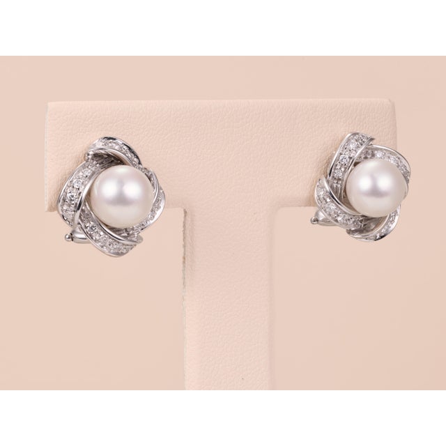 The Beach Plum: White Gold Pearl and Diamond Ear Clips, 2 Pieces For Sale In Philadelphia - Image 6 of 11