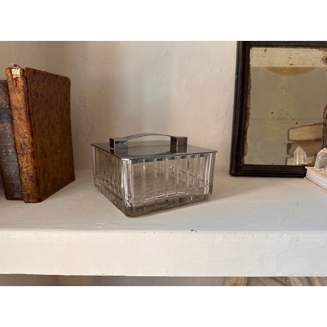 This elegant Art Deco lidded box was produced in France around 1920 and exemplifies the refined geometric aesthetics of...