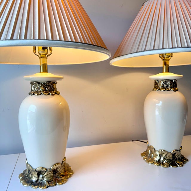 Stiffel 1980s Brass Daisy and Porcelain Lamps; A Pair For Sale - Image 4 of 12