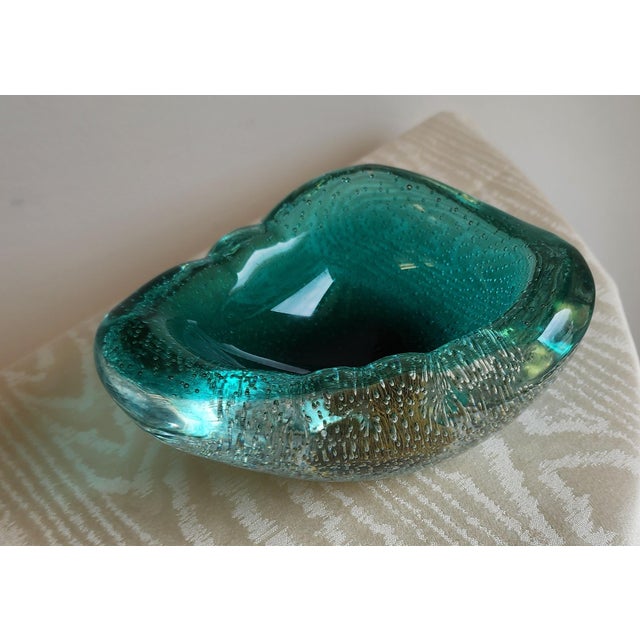 Mid-Century Modern Alfredo Barbini Style Murano Teal Green Gold Flecks Italian Bullicante Art Glass Mid Century Dish Bowl For Sale - Image 3 of 12