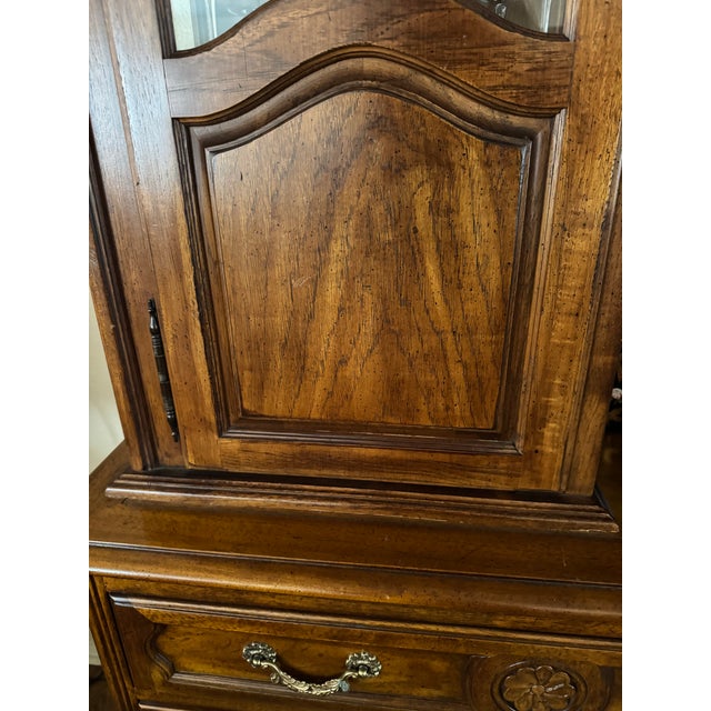 Mid-Century Modern Henredon China Cabinet For Sale - Image 3 of 4