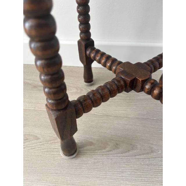 An elegant little antique side table in dark-stained wood, with authentic charm and a refined silhouette. Its round top...