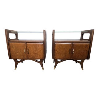 Mid-Century Italian Art Deco Style Bedside Tables in Walnut with Glass Tops, 1950s, Set of 2 For Sale