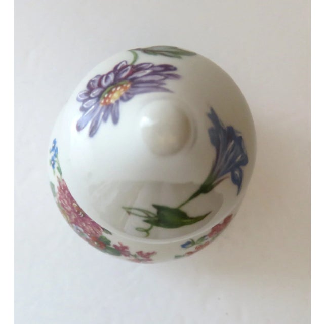Ceramic Mid 20th Century Hand-Painted Limoges Alfred Orlik Porcelain Vase With Lid and Gold Borders For Sale - Image 7 of 7