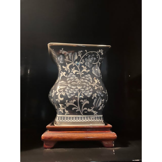 Wood 1970s Blue & White Floral Porcelain Vase With Wooden Stand – Square Baluster Form Asian Decorative Vessel For Sale - Image 7 of 7