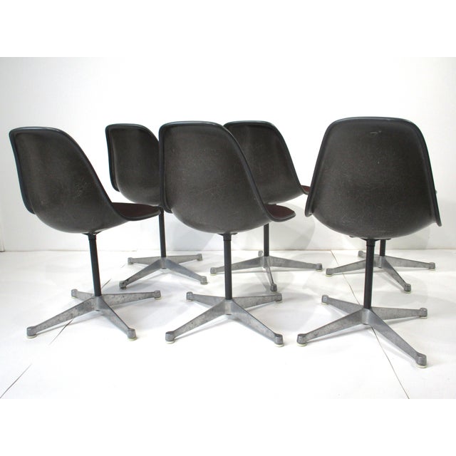 Mid-Century Modern 6 Eames Aluminum Group Swiveling Dining Chairs for Herman Miller For Sale - Image 3 of 12