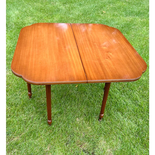 Biggs Furniture, Mahogany, Sheraton Style, Swivel and Hinged Flip Top Mechanism, Game Table, W/Hidden Drawer, Scalloped Edges, and Fluted Legs, 1950 For Sale - Image 9 of 12