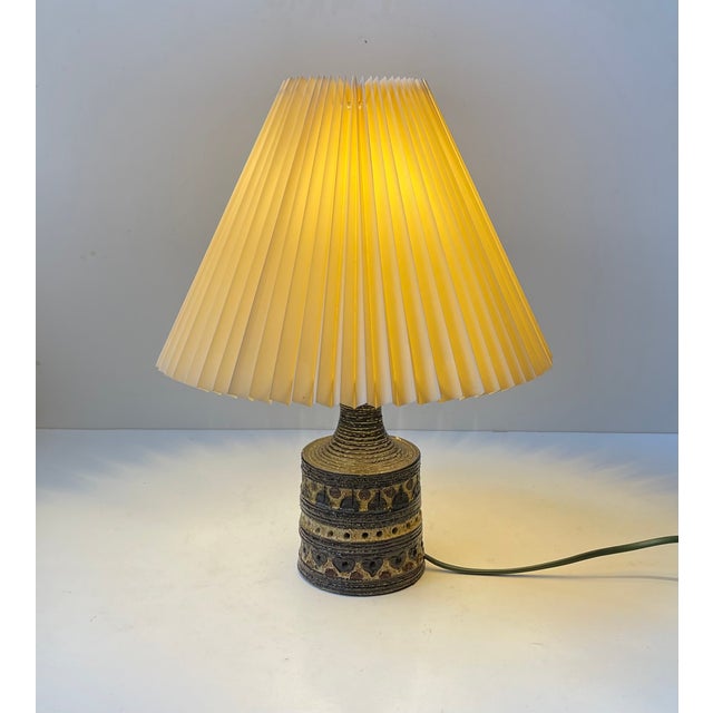 Scandinavian Brutalist Glazed Stoneware Table Lamp by Jette Hellerøe, 1970s For Sale - Image 9 of 10