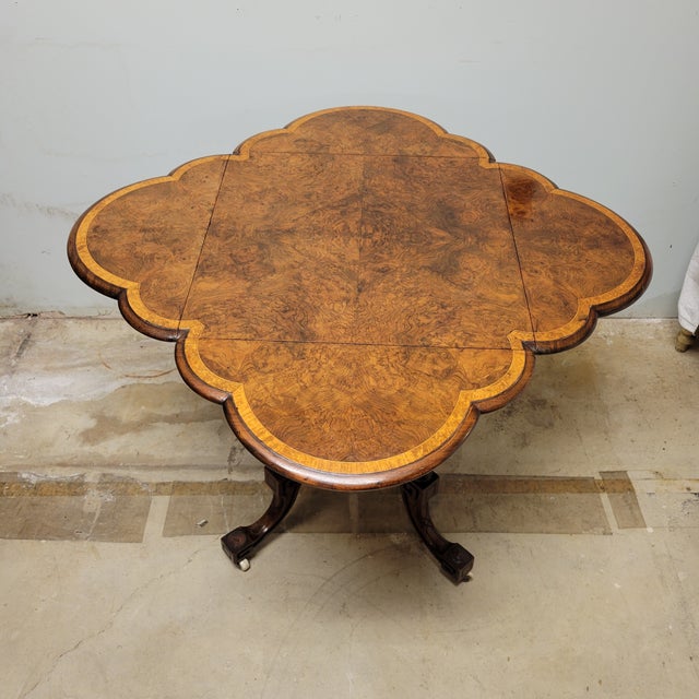 Antique English Burled Walnut Cloverleaf Drop-Leaf Table on Casters For Sale - Image 4 of 10
