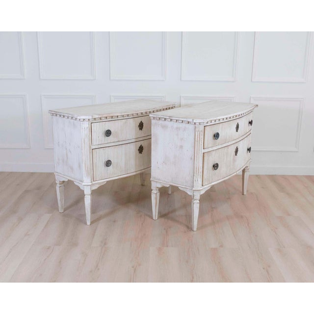 Pair of Italian Painted Neoclassical Commodes, 20th Century For Sale - Image 4 of 8