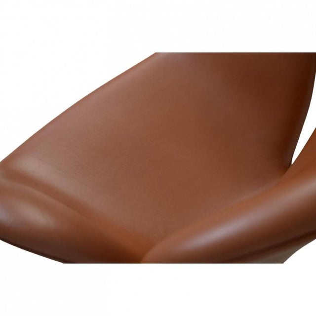 Vintage Swan Chair in Leather by Arne Jacobsen, 1960s For Sale - Image 6 of 16