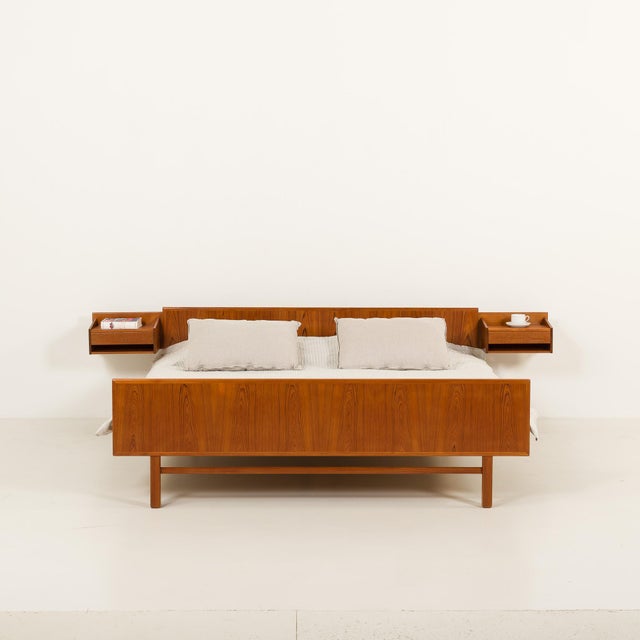 This mid-century queen-size danish bed was made in the 1960s and still looks truly amazing today. bed size is h: 65 / w:...