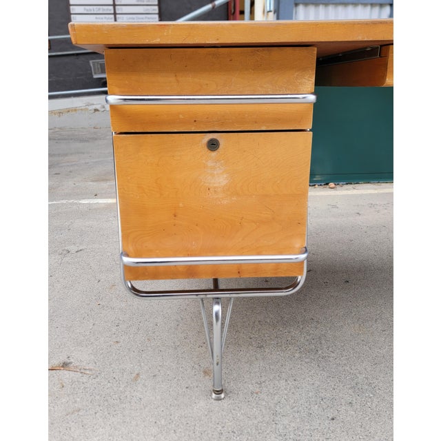 1950s Mid-Century Modern Desk by Kem Weber for Heywood Wakefield 1950's For Sale - Image 5 of 14