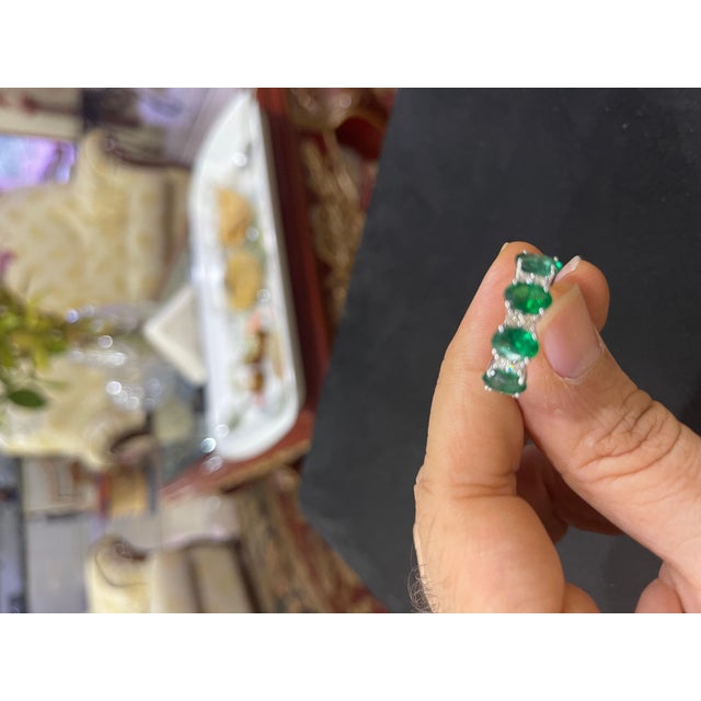 Natural Zambian emerald ring 3 Carats and 0.42 cents in 14k gold For Sale - Image 4 of 18