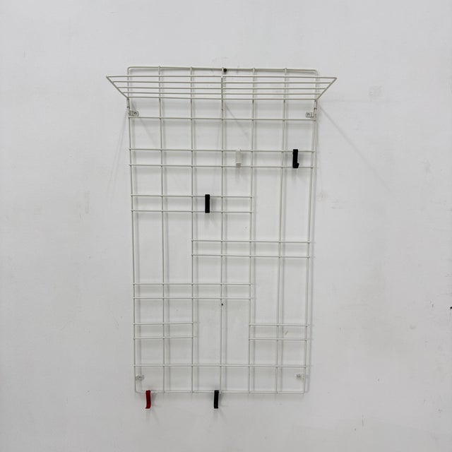 Vintage Wire Metal Wall Coat Rack, 1960s, in Good conditions. Designed 1970 to 1979