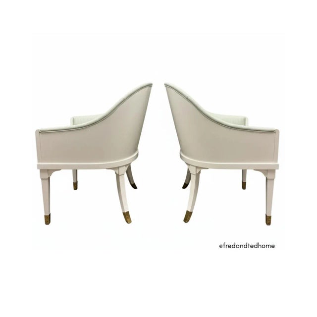 Pretty neoclassical design, BM White Dove OC17 finish on the curving gondola side & back, with professionally upholstered...