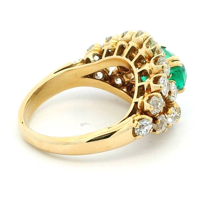 Emerald 1960s Colombian 18k Yellow Gold Emerald & Diamond Cocktail Ring, Size 7 For Sale - Image 8 of 14