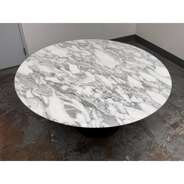 Knoll Eero Saarinen for Knoll Studio Arabescato Marble Dining Table, 60 Inch For Sale - Image 4 of 12