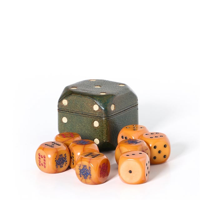 Rare travel poker set in green leather box, includes 8 dice. 1940's-50s Dimensions: H: 2.5' x W 2.75"