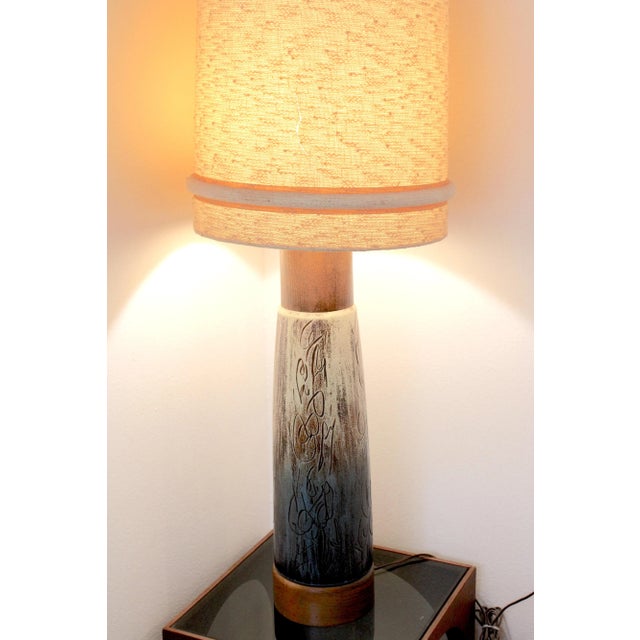 Mid-Century Modern Vintage MCM Brutalist Teak or Walnut Studio Pottery Table Lamp For Sale - Image 3 of 6