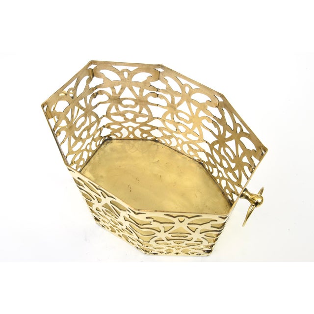 Vintage 1950's Indoor Brass Planter With Scroll Design For Sale In Miami - Image 6 of 12