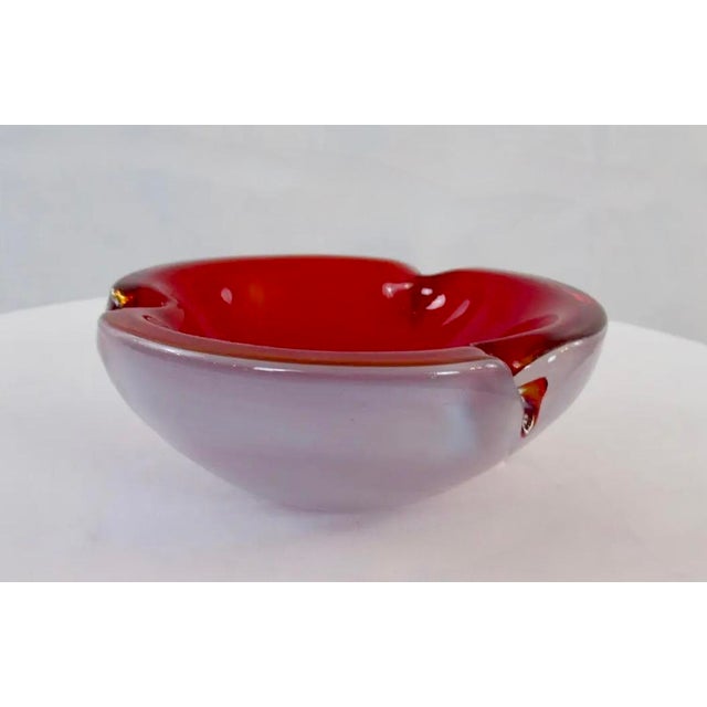 Alfredo Barbini C.1960's Italian Alfredo Barbini Hand-Blown Murano Lucious Red, White & Clear Outer Dimpled Bowl For Sale - Image 4 of 11