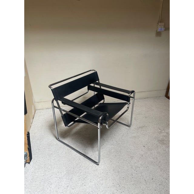 Animal Skin Pair of Chromed Tubular Steel and Black Leather Wassily Chairs - Marcel Breuer for Knoll Furniture For Sale - Image 7 of 9