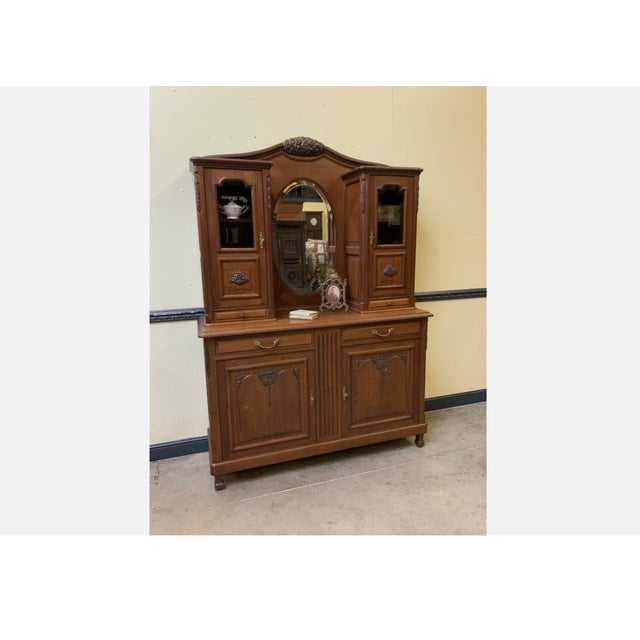Age: circa 1925 Wood type: solid oak Condition: very good, meticulously maintained, fully restored original condition...