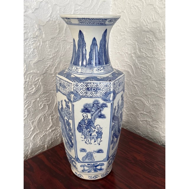 Late 20th Century Vintage 1980s Chinese Export Blue and White Porcelain Faceted Vase For Sale - Image 5 of 5
