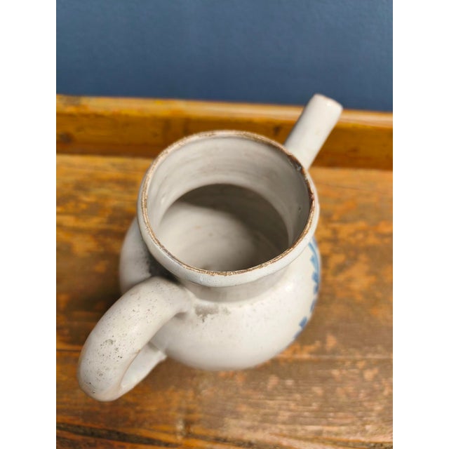 This late 18th century, early 19th century pharmacy pourer was used to store syrups and oils. In terms of color, it is a...