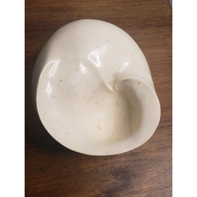 Vintage 80's Modernist Design Decorative Biomorphic Nautilus Bowl. Signed For Sale In Philadelphia - Image 6 of 12
