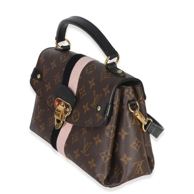 This bag says it all. The Onthego bag from Louis Vuitton is designed for busy lifestyles. Topped with two Toron handles...