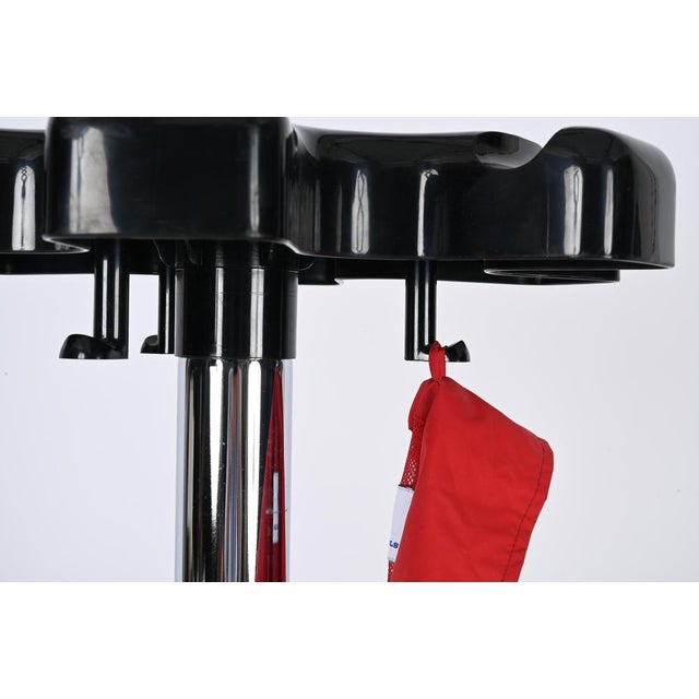Italian Coat Stand in Chrome and Black Plastic attributed to Lucchi & Orlandini for Velca, 1970s For Sale - Image 6 of 16