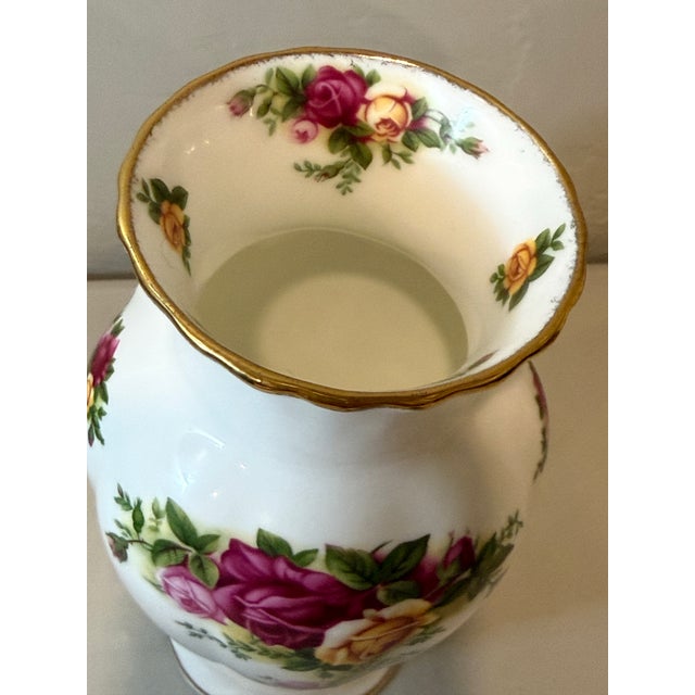 1962 Royal Albert Old Country Roses 7" Porcelain Vase Bone China For Sale - Image 12 of 12
