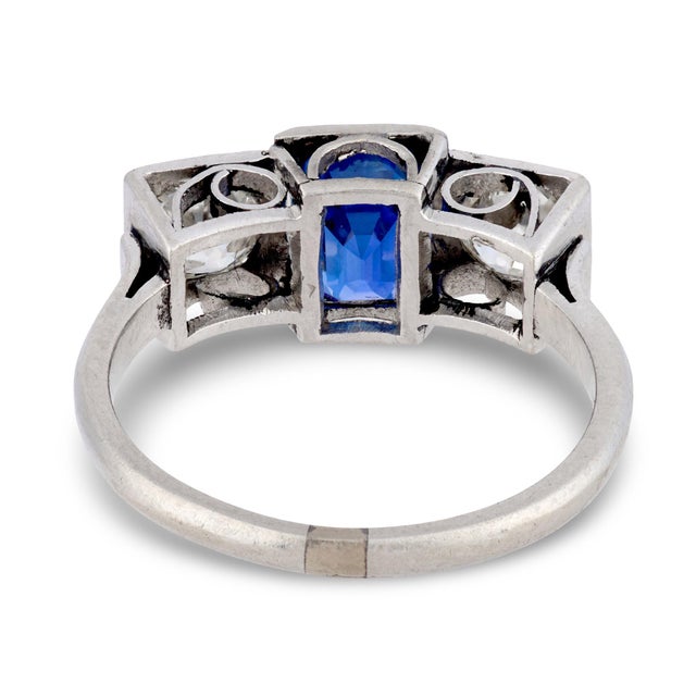 1920s Art Deco 2.30 Carat Sapphire Diamond Platinum Three Stone Ring, Size 7 For Sale In Los Angeles - Image 6 of 6