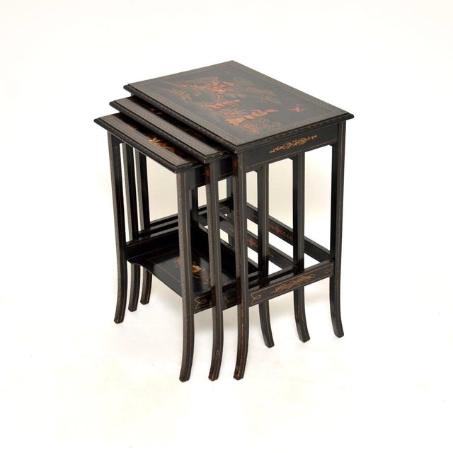 Antique Edwardian Lacquered Chinoiserie Nesting Tables, 1900, Set of 3 For Sale - Image 3 of 12