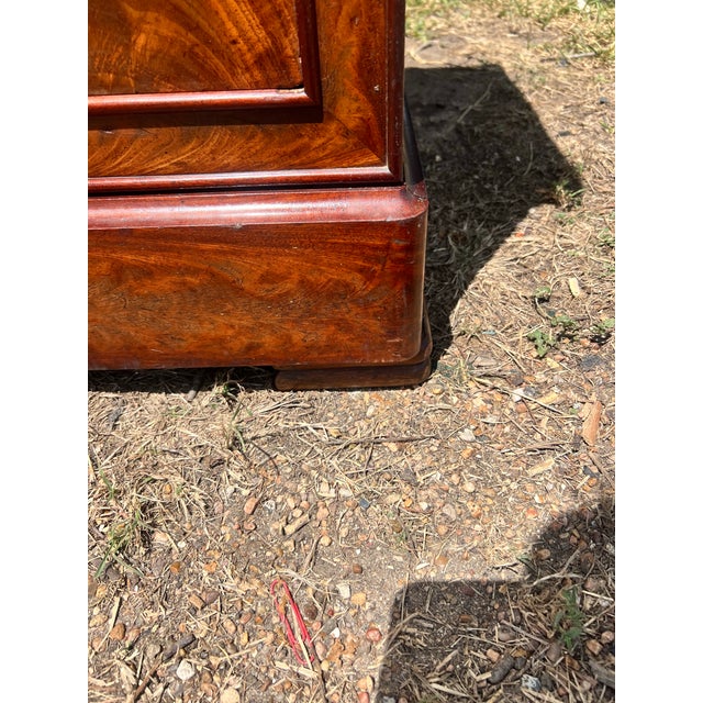 French French 19th Century Louis Philippe Flame Mahogany Marble Top Commode For Sale - Image 3 of 12
