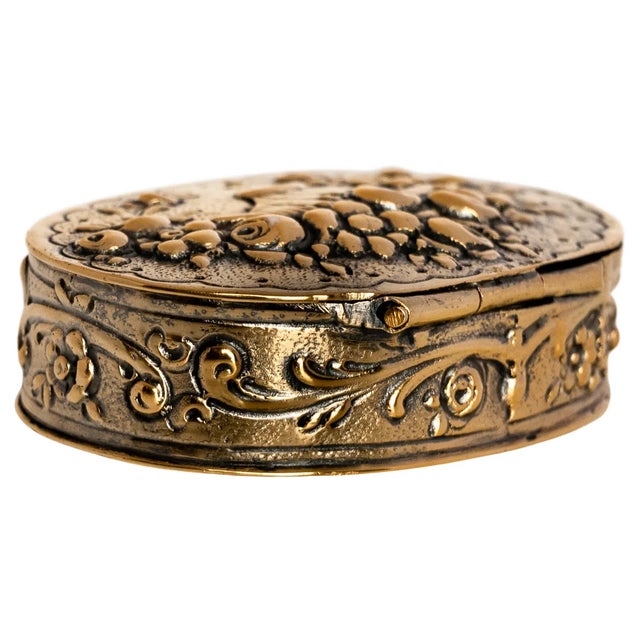 Rococo Antique German Sterling Gilt Silver Floral Engraved Repousse Snuff Pill Box 1880 For Sale - Image 3 of 12