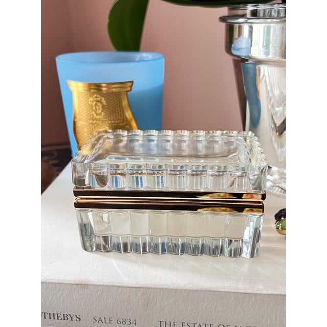 Vintage Clear Glass Casket Box With Scalloped Sides and Smooth Mounts For Sale In Kansas City - Image 6 of 9