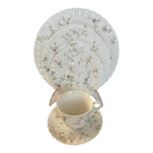 Wedgwood Bone China England Campion 5 Piece Place Setting - Pastel Floral, Swirled, Scalloped, No Trim