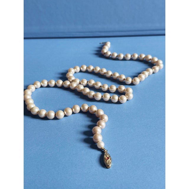 Vintage Mid Century Japanese Glass Faux Pearl Necklace With Filigree Fishhook Clasp For Sale - Image 10 of 10