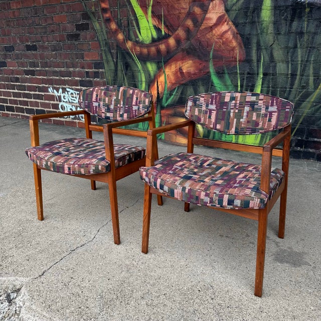 Mid-Century Modern Pair of George Nelson Walnut Arm Chairs For Sale - Image 3 of 12